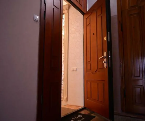 For Rent On Deribasovskaya Street Apartment *